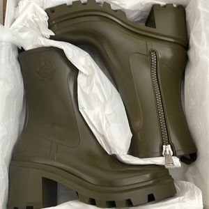 Brand new (in box with tags, shoe bags,etc) Loftgrip Moncler rain boots.